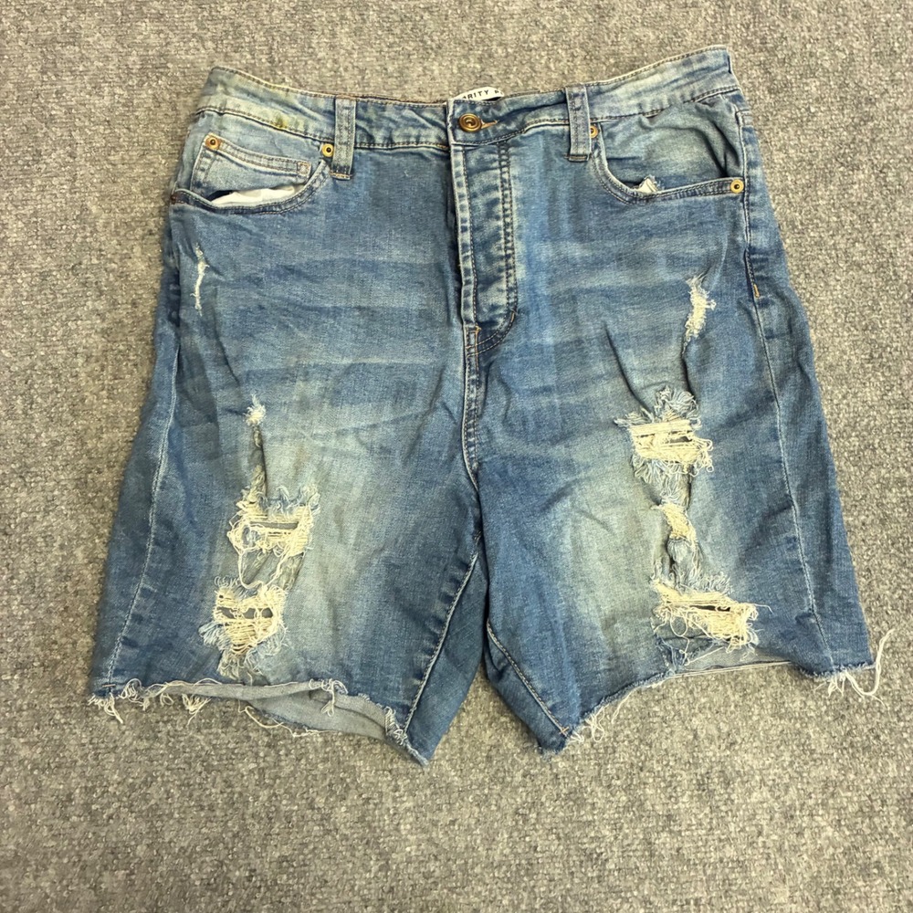 Celebrity Pink Bermuda Shorts Womens 13/31 Blue Distressed‎ Button Fly Denim
